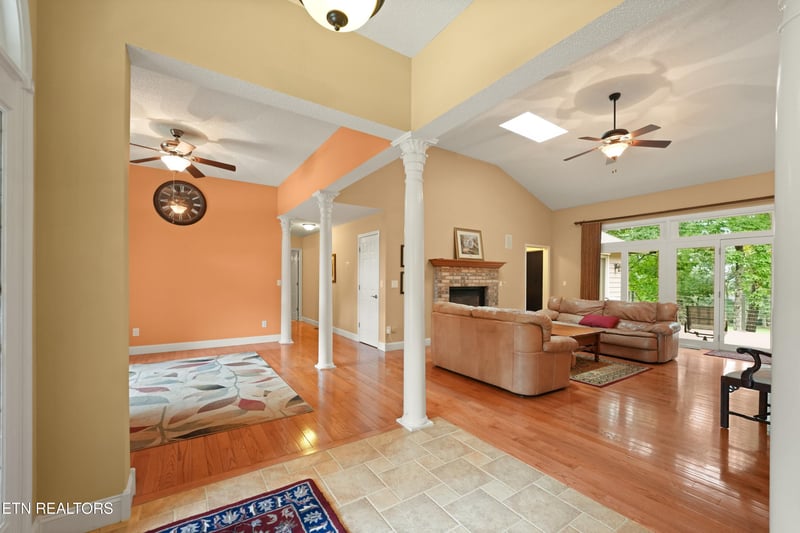 18 Mountain View Cir, Crossville, TN 38558
