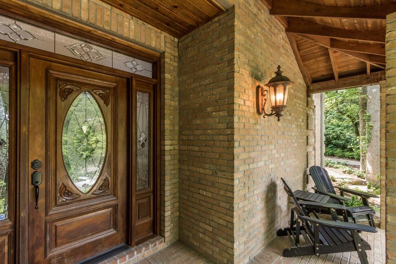 18 Rivers Run Way, Oak Ridge, TN 37830