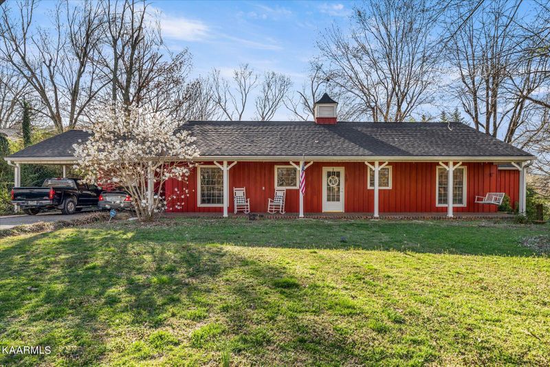 18 S Matlock Ave, Athens, TN 37303