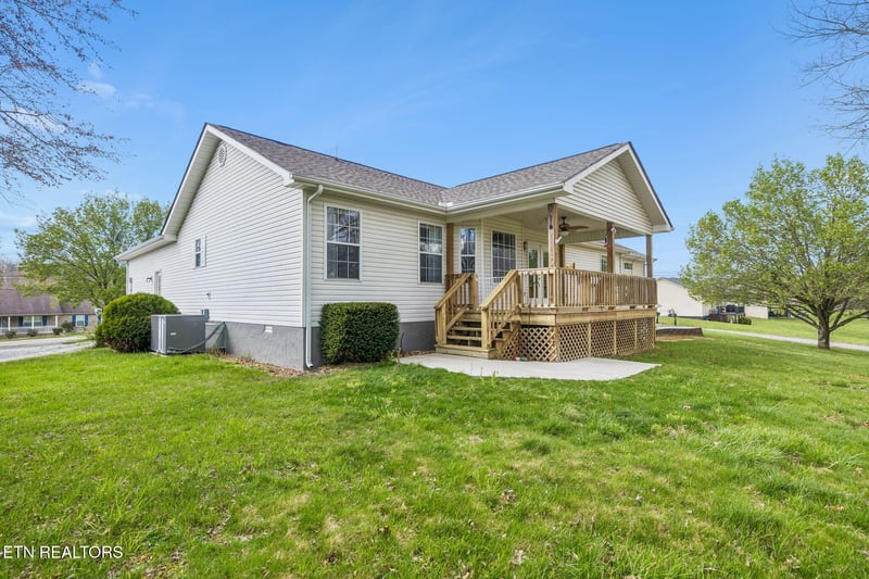 18 Sundown Ln, Crossville, TN 38571