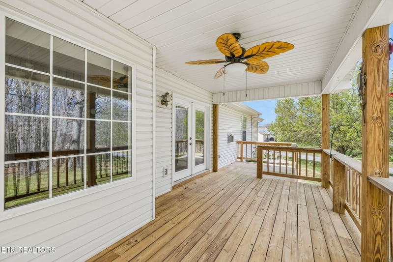 18 Sundown Ln, Crossville, TN 38571