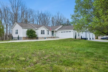 18 Sundown Ln, Crossville, TN 38571