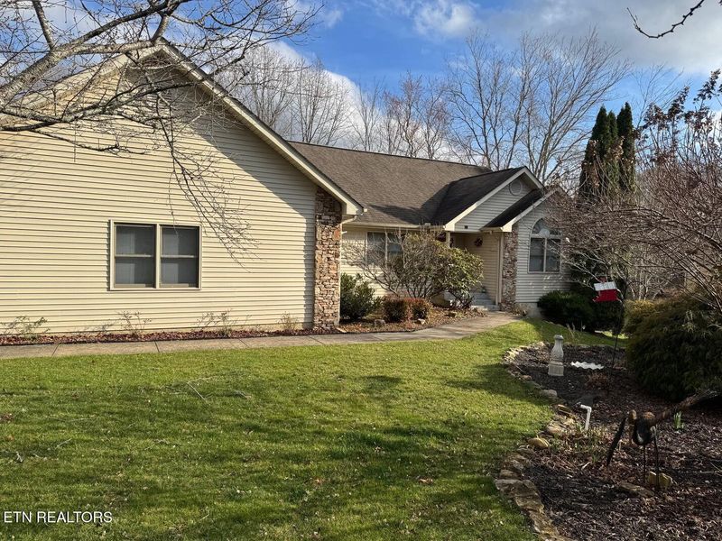 18 Windsor Point, Crossville, TN 38558
