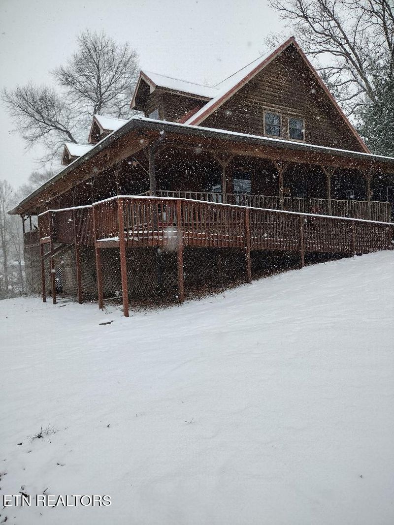 180 Art Ln, Sweetwater, TN 37874
