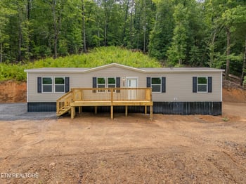 180 Balfour Dr, Harriman, TN 37748