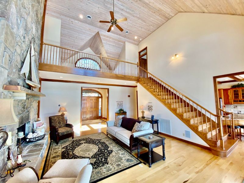 180 Cedar Creek Point, Lafollette, TN 37766
