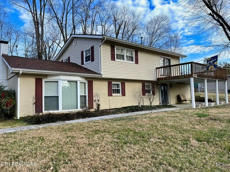 180 Cedar Ln, Jacksboro, TN 37757
