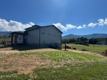 180 County Line Rd, Dandridge, TN 37725