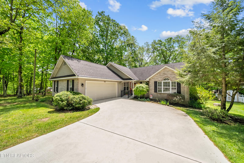 180 Cromwell Ln, Fairfield Glade, TN 38558
