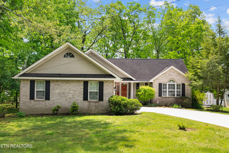 180 Cromwell Ln, Fairfield Glade, TN 38558