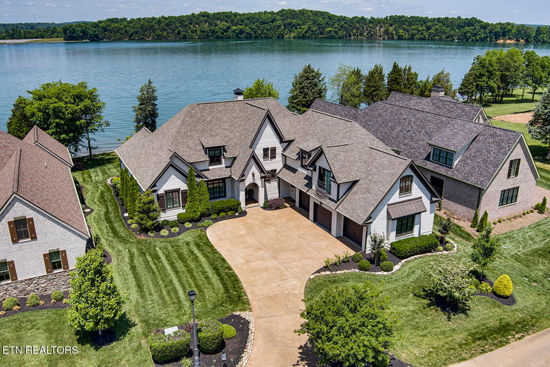 180 Edgewater Way, Lenoir City, TN 37772