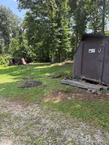 180 Grady Langley Rd, Lancing, TN 37770