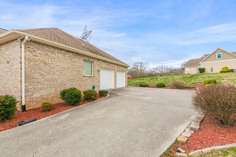 180 Hillview Ln, Loudon, TN 37774