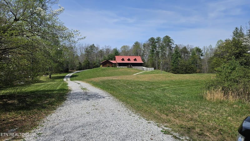 180 Mcjunkin Rd, Tellico Plains, TN 37385