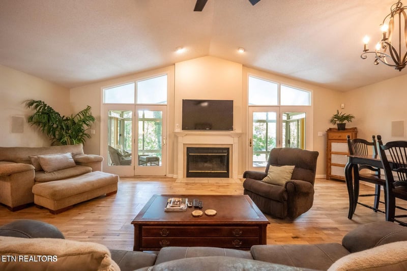 180 Oonoga Way, Loudon, TN 37774