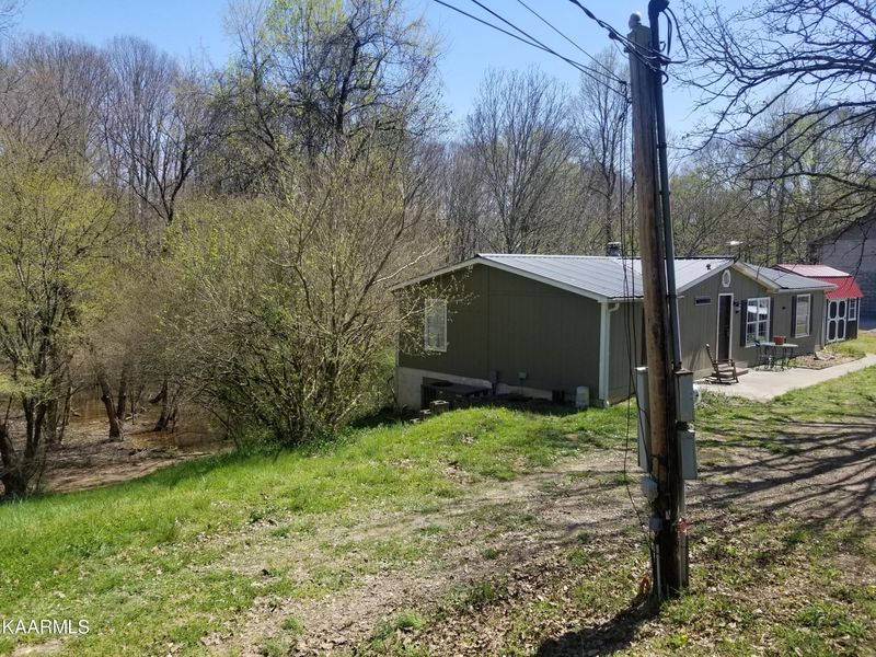 180 Peak Ln, Clinton, TN 37716