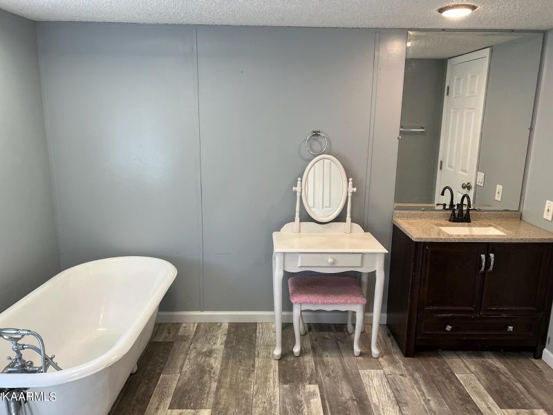 180 Peak Ln, Clinton, TN 37716