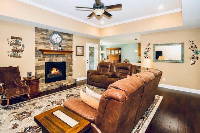 180 Pointe Summit Dr, Greenback, TN 37742
