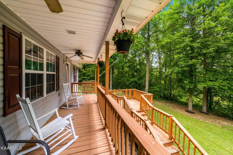 180 Shelton Ln, Clinton, TN 37716