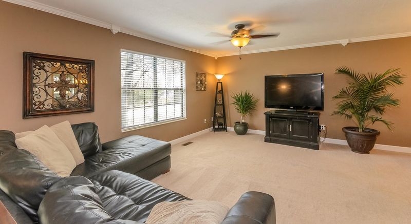 1800 Devonwood Ct, Knoxville, TN 37922