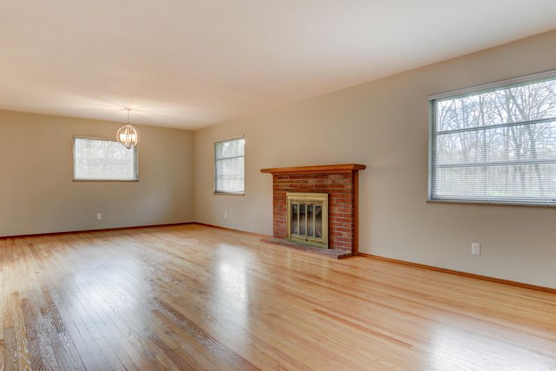1800 E Mansfield Dr, Knoxville, TN 37918