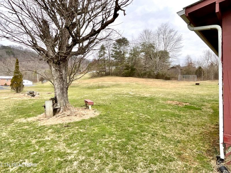 1801 Back Valley Rd, Lafollette, TN 37766