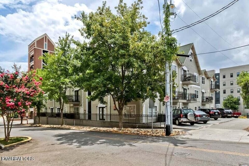 1801 Lake Ave #321, Knoxville, TN 37916