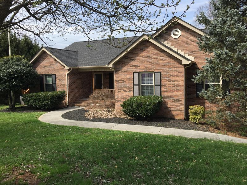 1801 Sharp Dr, Lenoir City, TN 37771