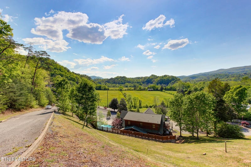 1801 Stone Wood Way, Pigeon Forge, TN 37862