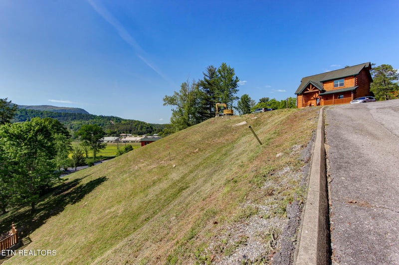 1801 Stone Wood Way, Pigeon Forge, TN 37862