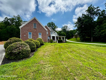 1802 Calgary Falls Ln, Knoxville, TN 37931
