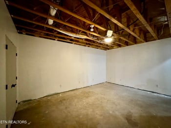 1802 Calgary Falls Ln, Knoxville, TN 37931