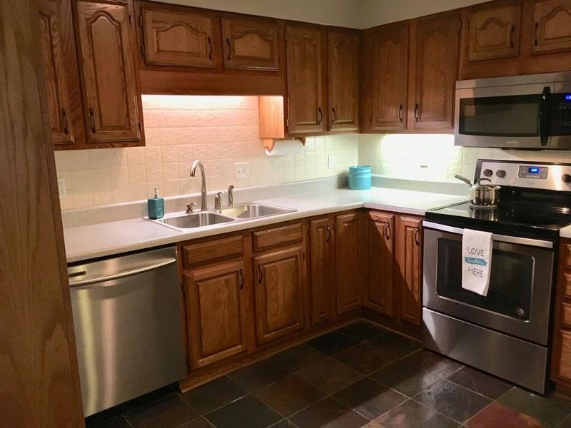 1802 Cherokee Bluff Dr, Knoxville, TN 37920