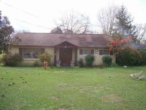 1803 Chestnut St, Sweetwater, TN 37874