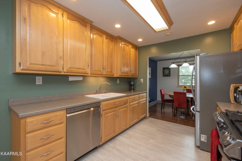 1804 Oak Hills Dr, Kingston, TN 37763