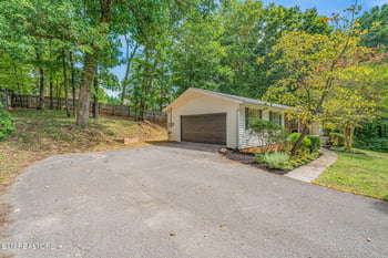 1804 Pinoak Ct, Knoxville, TN 37923