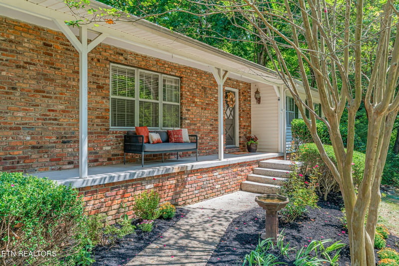 1804 Pinoak Ct, Knoxville, TN 37923