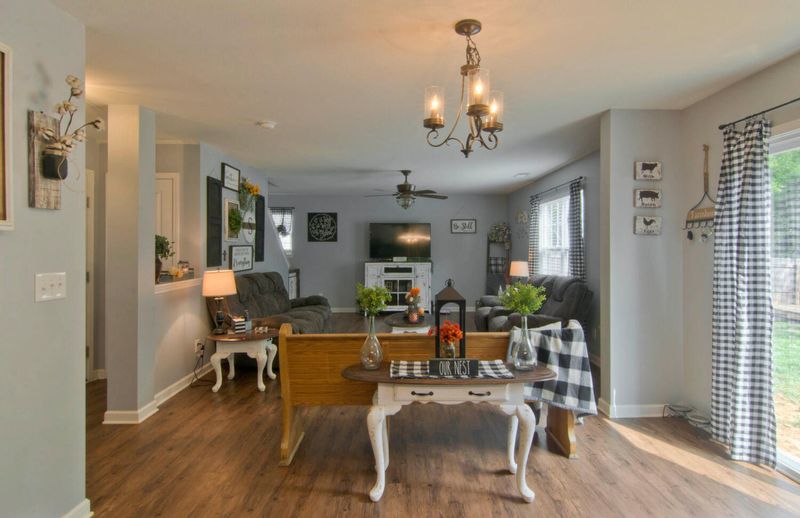 1804 River Poppy Rd, Mascot, TN 37806