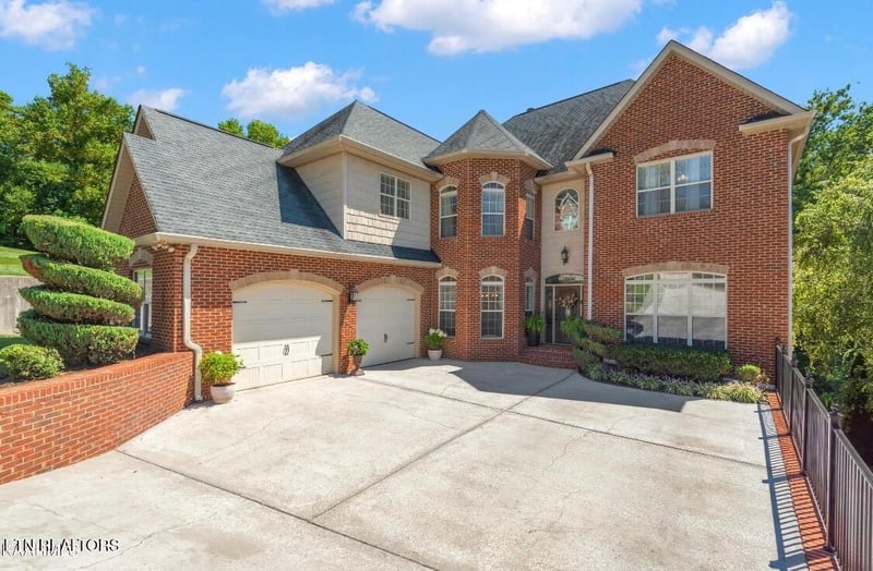 1805 Cascade Falls Ln, Knoxville, TN 37931