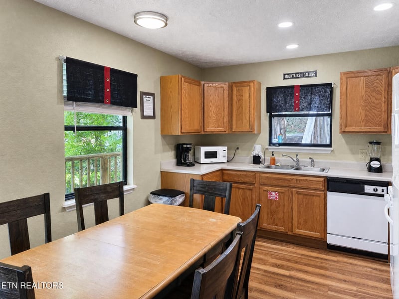 1805 Cherry View Ln, Sevierville, TN 37876