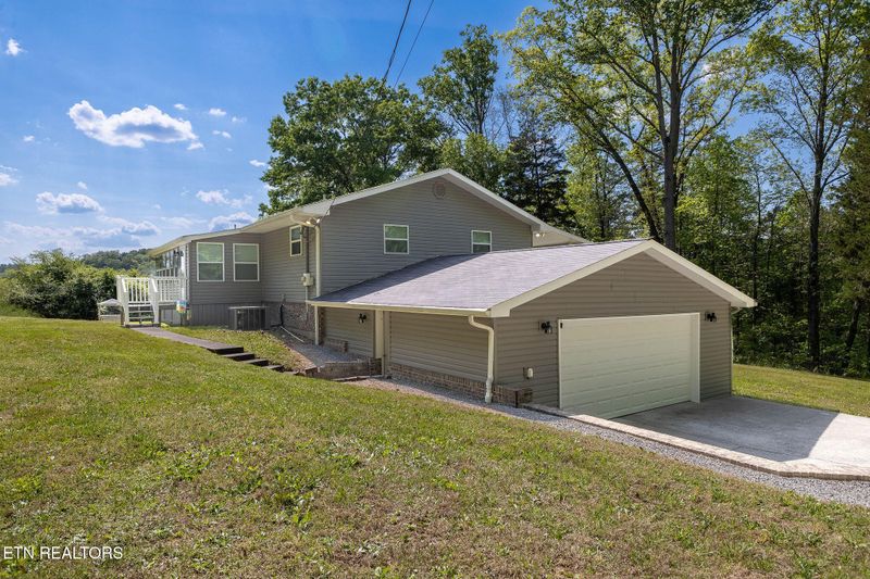 1805 Manis Rd, Lenoir City, TN 37771