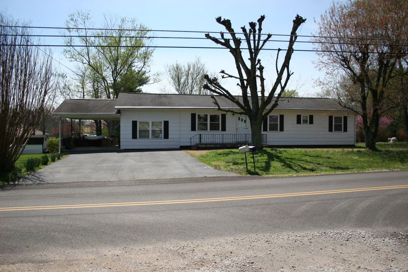 1805 Monroe St, Sweetwater, TN 37874