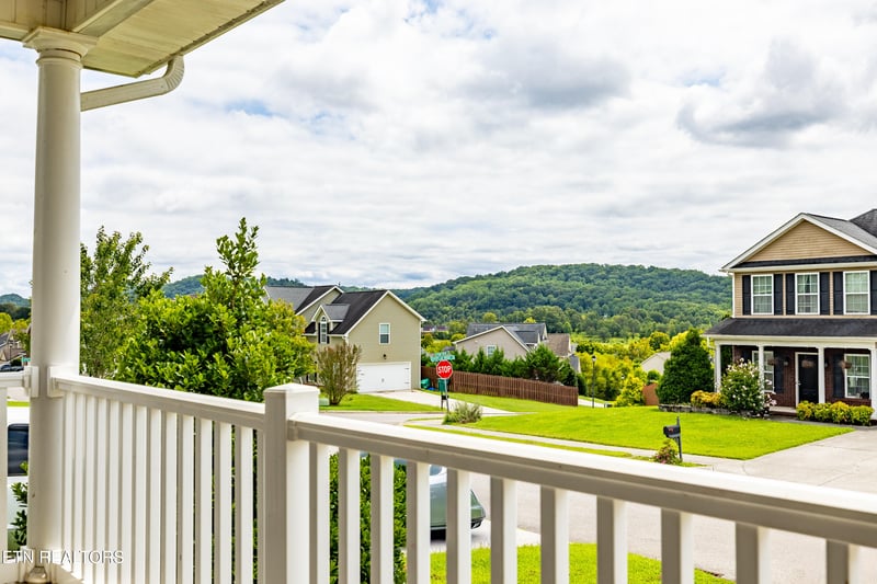 1805 Point Wood Dr, Knoxville, TN 37920