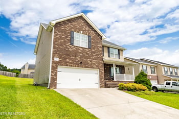 1805 Point Wood Dr, Knoxville, TN 37920