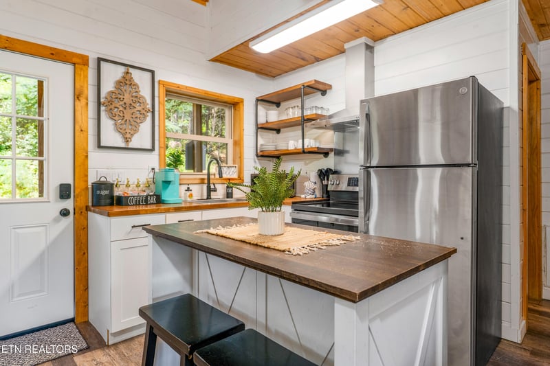 1805 Shady Grove Rd, Sevierville, TN 37876