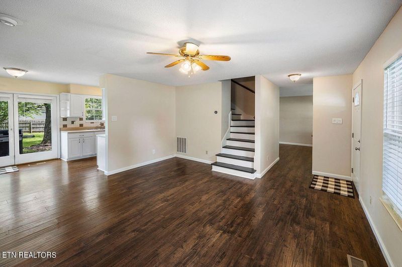 1806 Cannondale Rd, Knoxville, TN 37922
