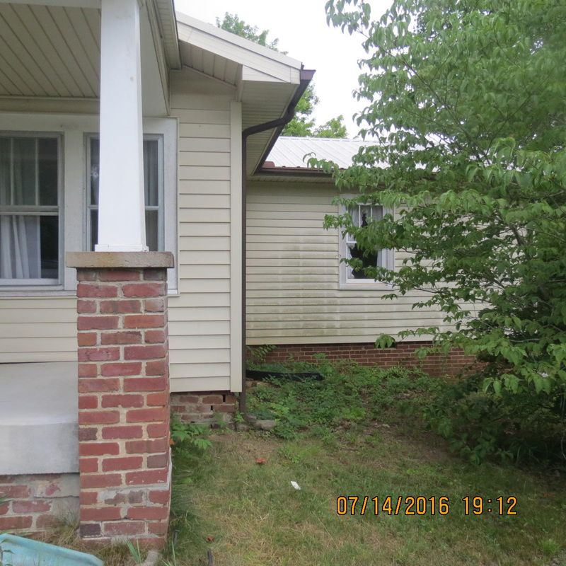 1806 Clinton Hwy, Clinton, TN 37716