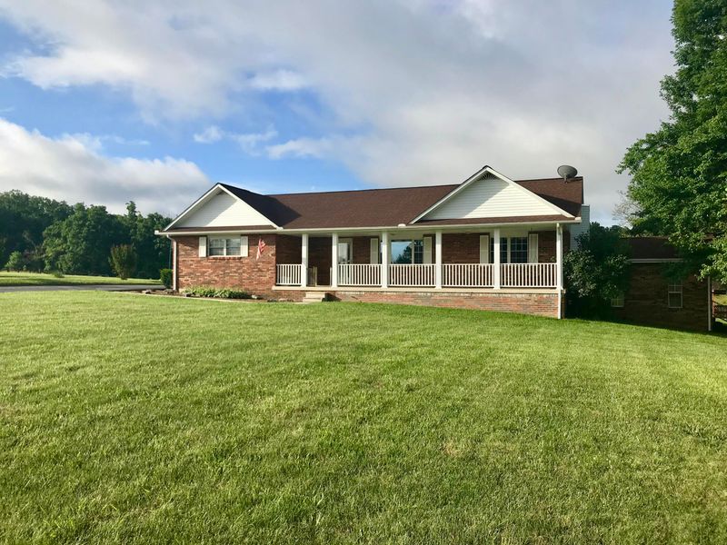 1806 Keyes Rd, Crossville, TN 38571