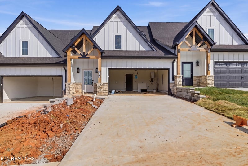 1806 Poplar Spgs Pl, Maryville, TN 37803