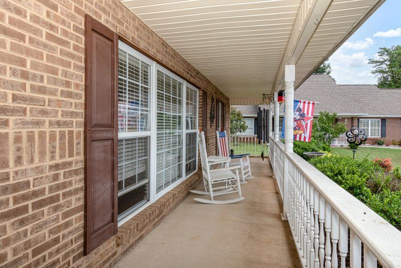 1807 Navarone Cir, Maryville, TN 37804